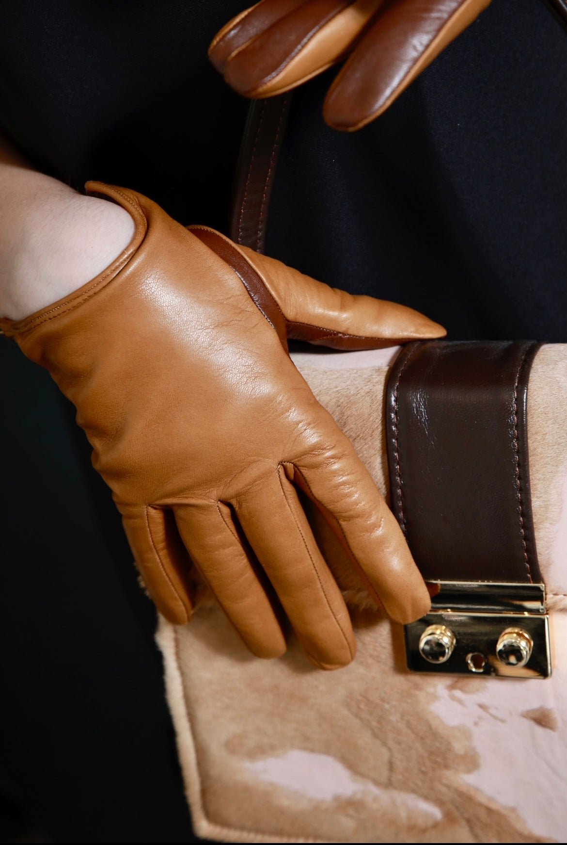 Trendy two-tone glove in genuine metis TOUCH leather