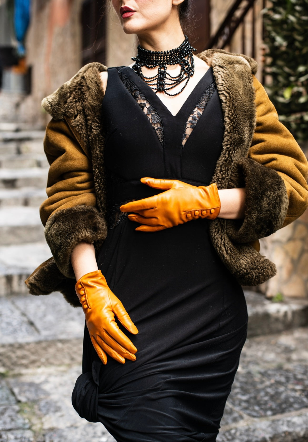 Trendige Damenhandschuhe aus echtem Metis-Leder und kaschmirgefütterten Knöpfen