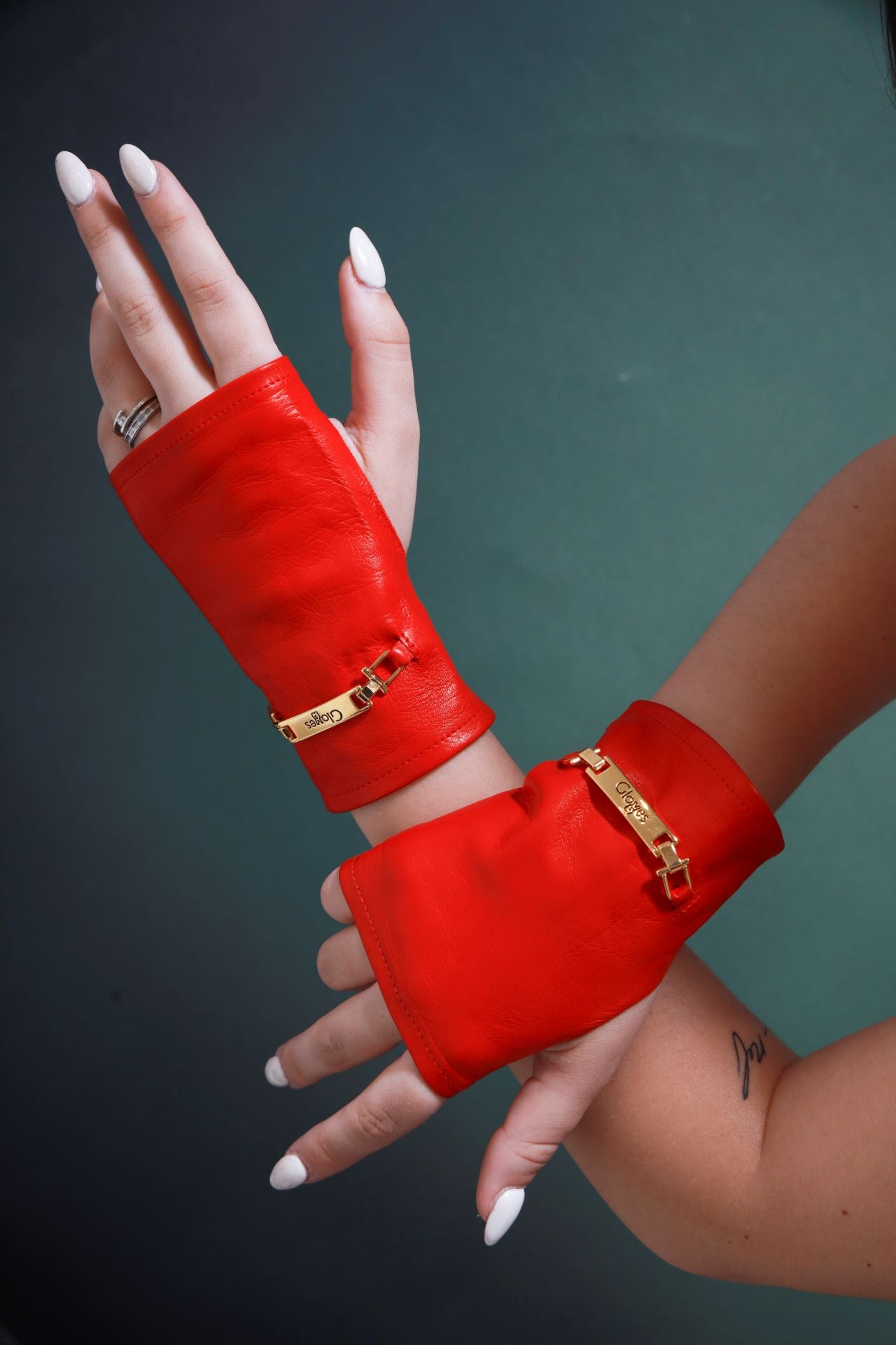 Guanti da donna senza dita in vera pelle Metis sfoderati con Logo colore Oro