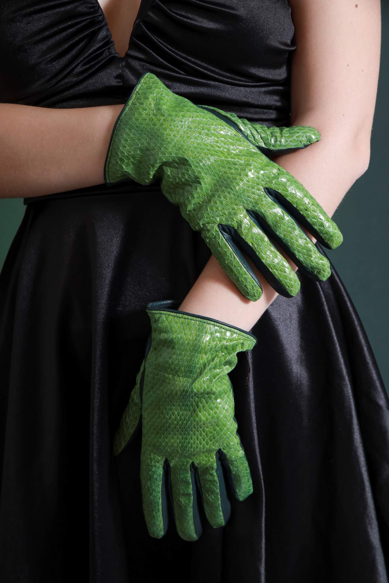 Guanti da donna in vero rettile foderati in cashmere