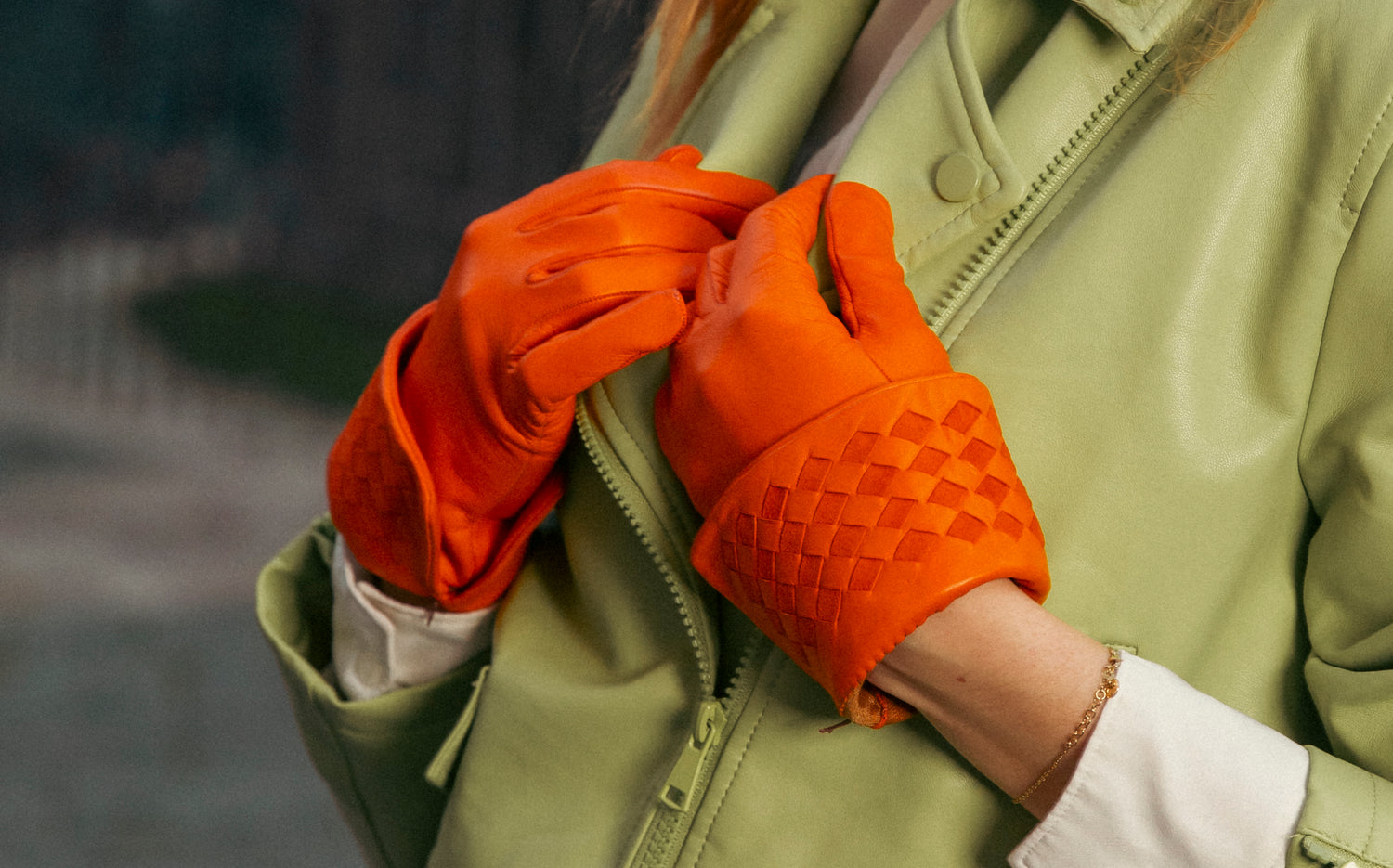 Trendy women's gloves in genuine metis leather lined in silk with braided cuff.
